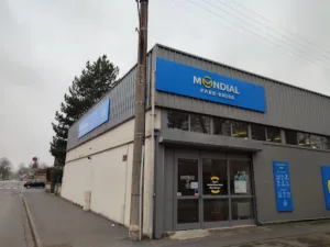 Mondial Pare-Brise à Sedan