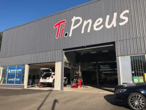 MD.PNEUS à Fougères