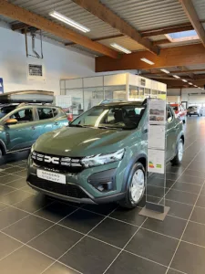 DACIA DINAN – CAR LOVERS à Taden