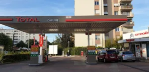 CHENE CALUIRE- Total Energies – à Caluire-et-Cuire