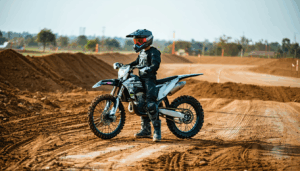 L’univers du moto-cross est en plein essor, porté par une passion grandissante pour la pratique tout-terrain et une évolution constante des engins, toujours plus agiles et performants. Dans ce paysage où la sécurité prend une place centrale, l’assurance joue un […]