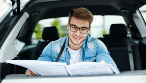 Embrasser la liberté du volant après l’obtention du permis demeure un moment décisif dans la vie d’un jeune conducteur. Pourtant, la réalité frappe vite : l’assurance, passage obligé, peut rapidement refroidir les ardeurs tant les tarifs proposés s’envolent à l’heure de […]