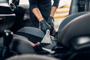 Un véhicule représente un investissement conséquent, et chaque propriétaire souhaite naturellement le préserver le plus longtemps possible. Si l’entretien mécanique est souvent une priorité, le nettoyage intérieur de la voiture est parfois relégué au second plan, considéré comme une simple […]