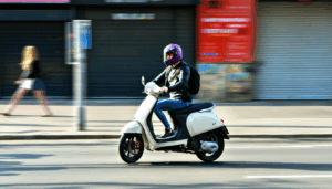 L’acquisition d’un scooter neuf, qu’il s’agisse d’un modèle Yamaha, Peugeot, Honda, Kymco, Suzuki, Piaggio, Sym, Vespa, Aprilia ou Brixton, débute toujours par une étape incontournable : le rodage. Vecteur de durabilité et de performance, cette phase délicate reste pourtant sous-estimée ou […]