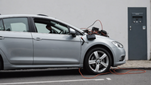 Découvrez dans cet article comment démarrer une voiture avec des câbles en toute sécurité et efficacité. Une procédure essentielle à connaître en cas de panne de batterie. Conseils pour bien choisir les câbles de démarrage Vérifiez la puissance des câbles […]