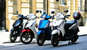 Polyvalence, sécurité et charme sont sur la ligne de départ du marché des deux-roues. En 2025, face à la montée des enjeux de mobilité, la confrontation Yamaha, Honda et Piaggio s’affiche plus que jamais comme un duel au sommet dans […]