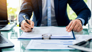 Face à un sinistre, le rapport d’expert devient bien plus qu’un simple document administratif : il forge la base de toute indemnisation, déterminant in fine le chiffrage du préjudice et la prise en charge par votre assureur. Pourtant, bien des […]