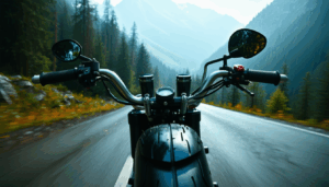 Vibrations du guidon à la décélération : la piste des pneus usés en facette Le mystère du guidon qui tremble à la décélération intrigue de nombreux motards. L’origine d’une telle vibration n’est jamais anodine, car elle impacte directement le diagnostic […]