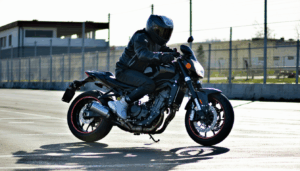 Au cœur de la préparation à l’examen de conduite moto, la maniabilité lente s’impose comme l’épreuve incontestée du contrôle, de la technique et de la confiance. Entre la pression du chronomètre et la nécessité de défendre chaque point, nombreux sont […]