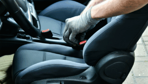 Rénover la sellerie en tissu d’un véhicule marque souvent un véritable tournant, que l’on vise la restauration fidèle d’une voiture ancienne ou la personnalisation d’un intérieur plus moderne. Au cœur des garages spécialisés, cette discipline requiert une technicité pointue, mêlant […]