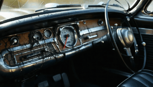 Dans l’univers automobile, le tableau de bord représente bien plus qu’un simple élément décoratif : il incarne la vitrine de l’intérieur, la première impression que retient un acheteur potentiel ou un passionné de restauration. Une simple fissure peut, en quelques […]