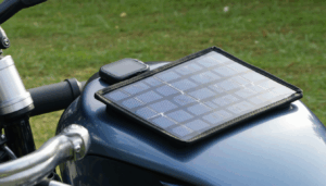 À l’heure où les préoccupations environnementales prennent le devant de la scène, l’énergie solaire se positionne comme une alternative incontournable. Pour les motards passionnés, l’utilisation d’un chargeur solaire pendant leurs trajets apparaît comme une solution d’appoint non seulement pratique, mais […]