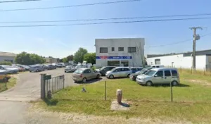 Par 8 Centre Auto à Descartes