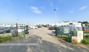 Mercedes-Benz Etoile Du Maine 61 Alençon à Cerisé