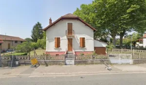 Modern Garage à Saint-Germain-des-Fossés